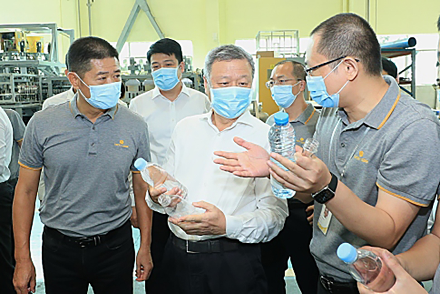 中国联通董事长王晓初一行莅临555000a公海会员中心参观调研